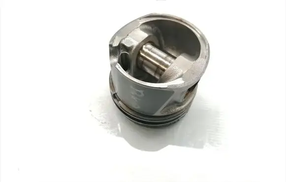 Volkswagen Golf V Piston 