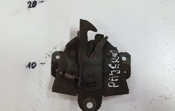 Mitsubishi Pajero Engine bonnet/hood lock/catch