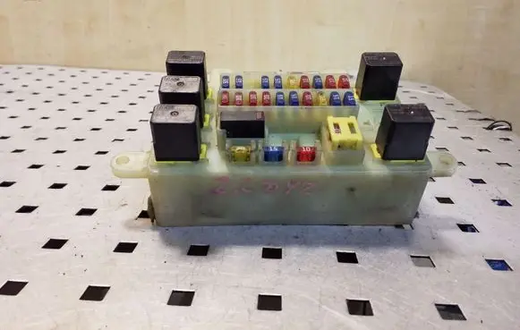 Opel Frontera B Fuse module
