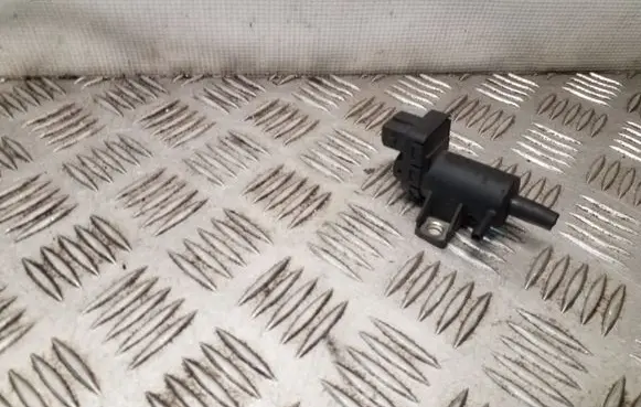 Nissan Juke I F15 Vacuum valve 8200762162