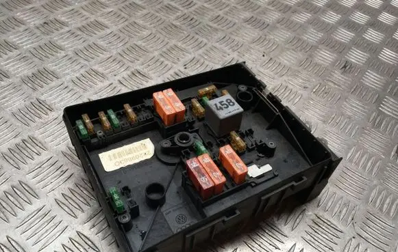 Volkswagen Golf Plus Fuse box set 3C09712490 1K0937125