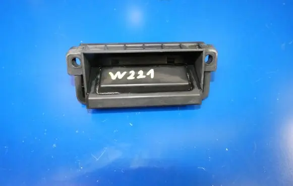 Mercedes-Benz S W221 Tailgate opening switch 2208211479