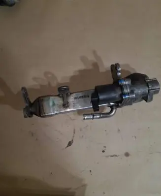 Volvo XC70 EGR valve cooler 30637142 76351 Z6351
