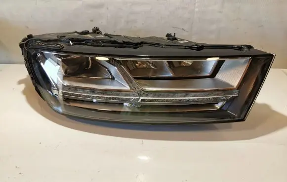 Audi Q7 4M Headlight/headlamp 4M0941034 7PP941572AB