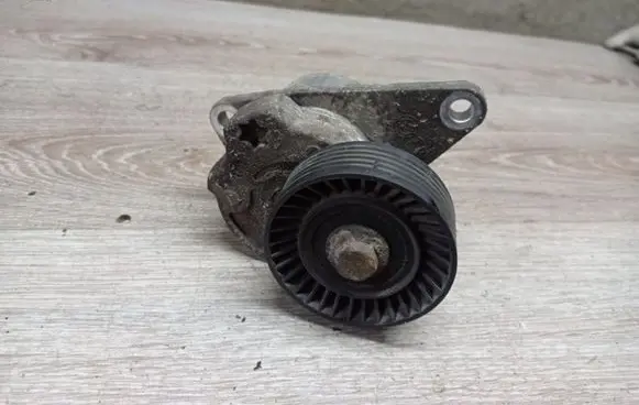 Volvo S60 Alternator belt tensioner 