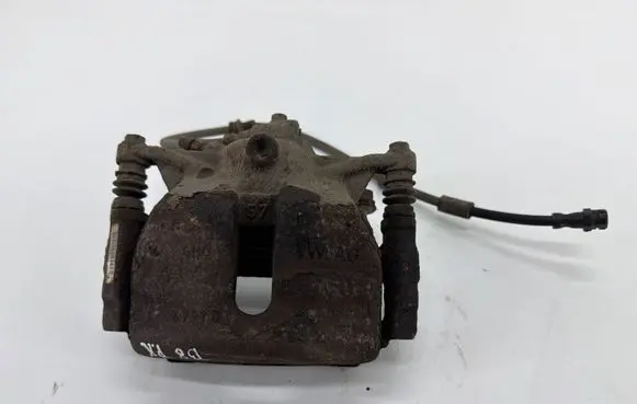 Volkswagen PASSAT B8 Front brake caliper 6799D