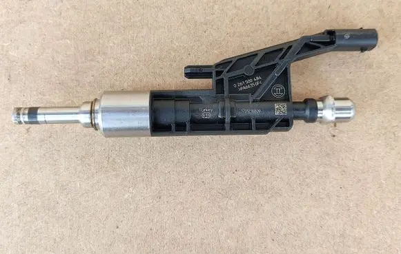 BMW 4 F32 F33 Fuel injector 7639990 13537639990 22221910