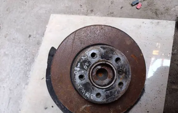 BMW 5 E60 E61 Front wheel hub