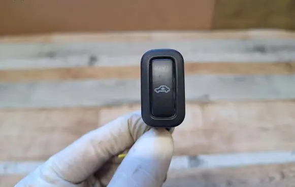 Skoda Octavia Mk2 (1Z) Alarm switch 6Q0962109A 6Q0962109