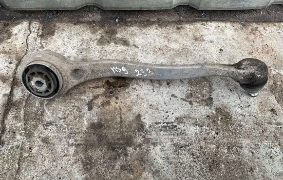Mercedes-Benz C W205 Front lower control arm/wishbone 20501