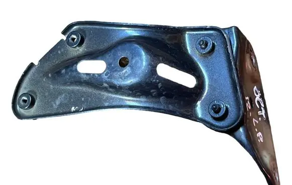Skoda Octavia Mk2 (1Z) Fender mounting bracket 1Z0810679D