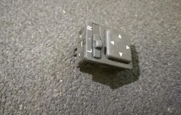 Toyota Avensis T220 Wing mirror switch 8487005020 98903221000