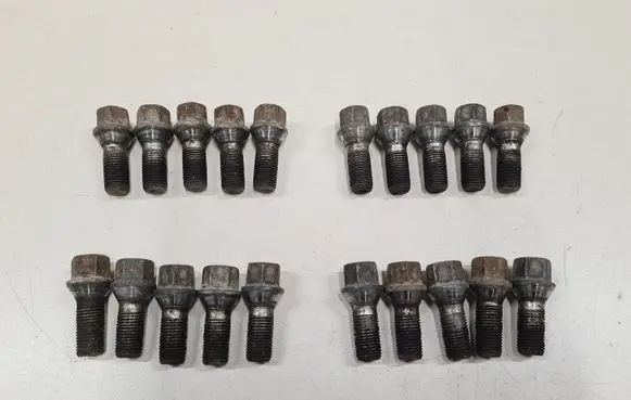 Volkswagen PASSAT B6 Nuts/bolts 