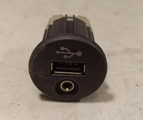 Nissan Qashqai+2 USB socket connector 280023BH00A