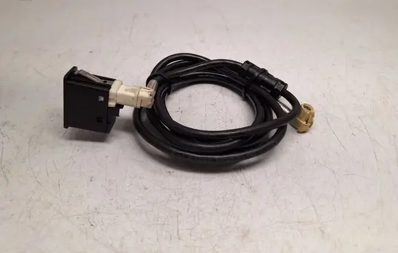 BMW 5 F10 F11 USB socket connector 84109237653 61319129651