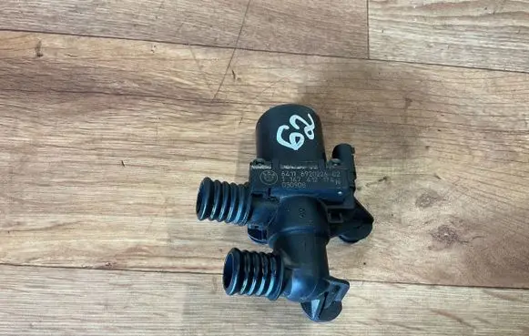 BMW 5 E60 E61 Coolant heater control valve 6920226 030908 1147412174