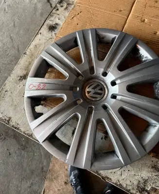 Volkswagen Tiguan R15 wheel hub/cap/trim 5N0601147