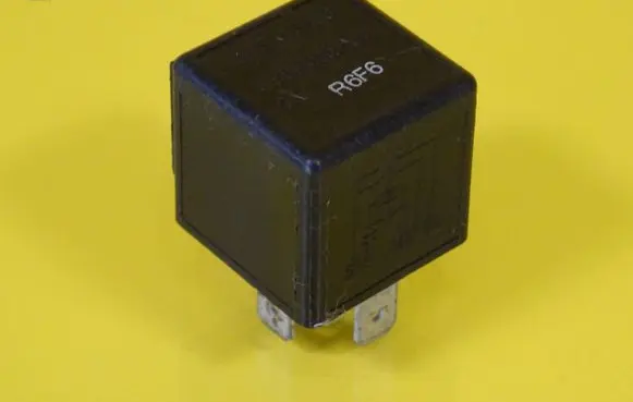 Volkswagen Golf IV Other relay V23134-M1052-X242 V23134M1052X242