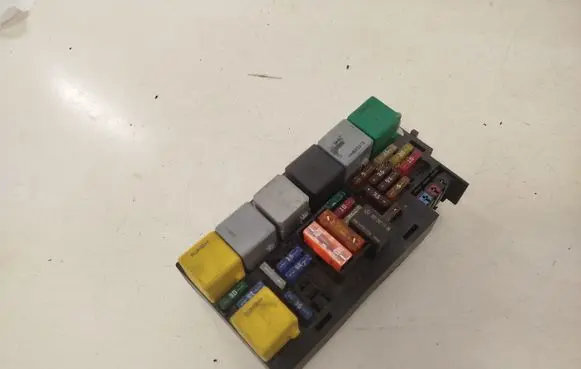Mercedes-Benz R W251 Fuse module A1645400072