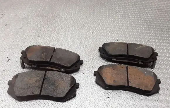 KIA Carens II Brake pads (front) 