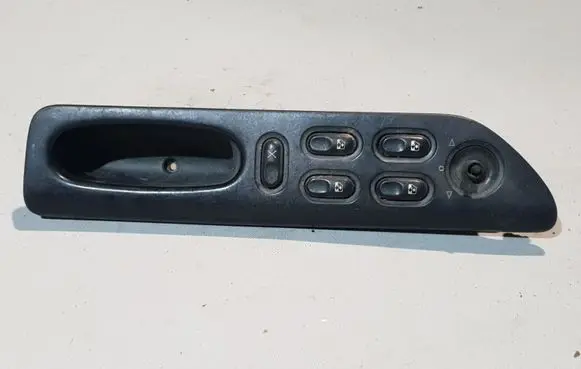 Renault Laguna I Electric window control switch 77016724