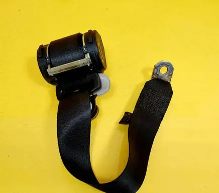 Mitsubishi Carisma Rear seatbelt 0428137