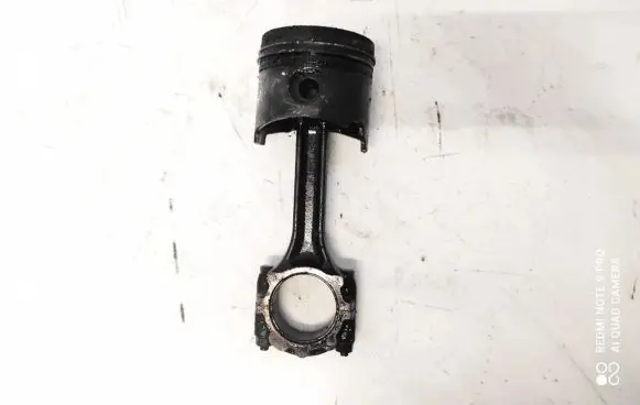 Mitsubishi Space Wagon Piston with connecting rod
