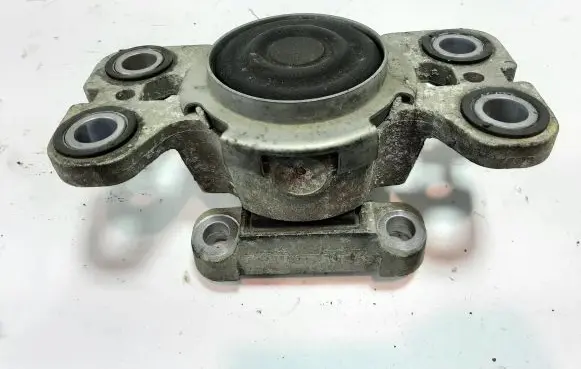 Volvo XC70 Engine mount bracket 31316876
