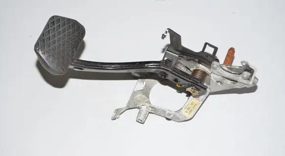 BMW 5 E39 Brake pedal 6751167 35106751167