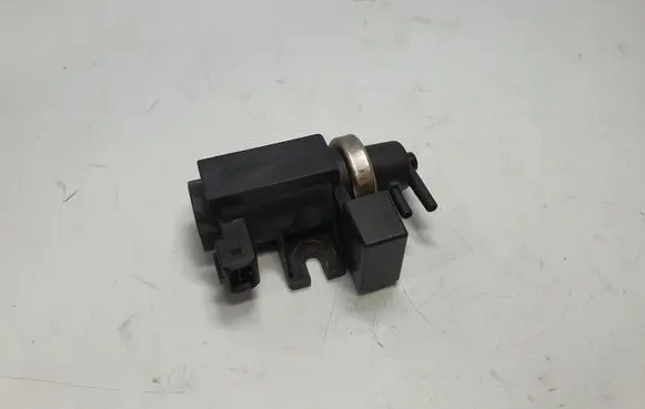 BMW 5 E39 Valve vacuum 2247906 11742247906 7796634