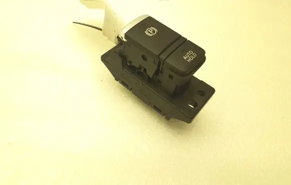 Nissan Qashqai J12 Hand brake release handle 251756RA0A 08911041041
