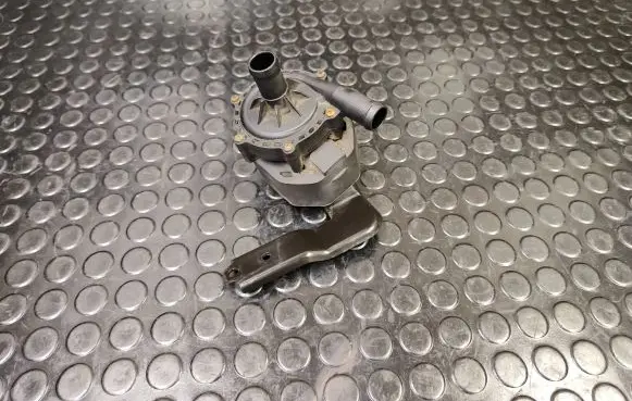 Nissan Leaf I (ZE0) Electric auxiliary coolant/water pump 1253A0039