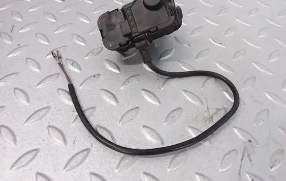 Volkswagen Jetta VI Fuel tank cap lock 5C6810773H