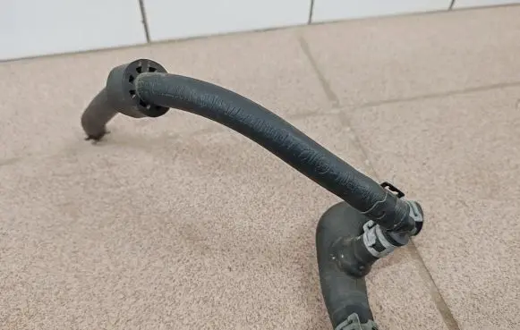 Mercedes-Benz A W169 Engine coolant pipe/hose A6402032682
