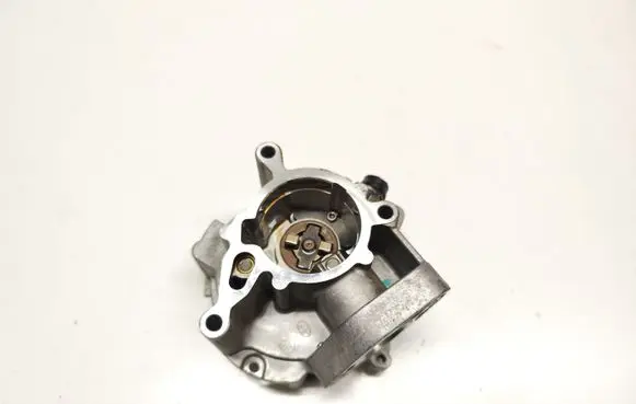 Audi Q7 4M Vacuum pump 06K145100