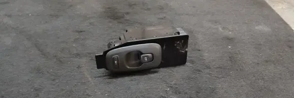 Volvo S60 Electric window control switch 8682837