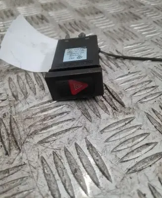 Volkswagen PASSAT B5.5 Hazard light switch