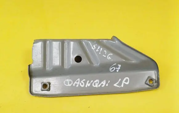 Nissan Qashqai+2 Fender mounting bracket