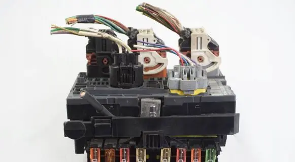 Peugeot Expert Fuse module 9666700380