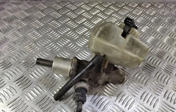 Brake fluid reservoir