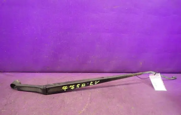 Mitsubishi Colt CZ3 Front wiper blade arm 6833