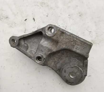 Peugeot 607 Engine mounting bracket 9632705380