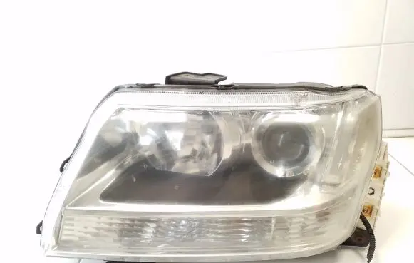 Suzuki Grand Vitara II Headlight/headlamp KOITO10059088