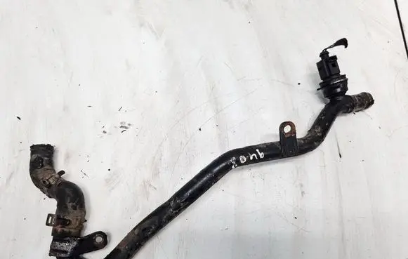 Volkswagen PASSAT B7 Engine coolant pipe/hose 5N0121065