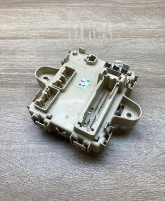 Lexus RX 330 - 350 - 400H Fuse module LEXUSFUSEBOXMODULE
