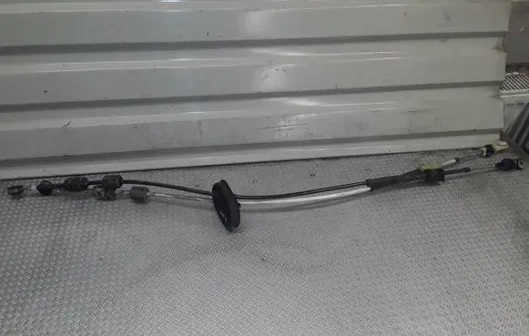 Opel Insignia A Gear shift cable linkage 
