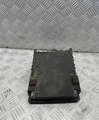 Volkswagen Tiguan Fuse box cover 1K0937132G 1K0937132F 017180062