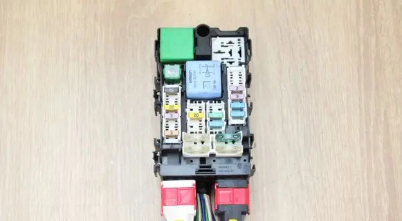 Peugeot 508 Fuse module 9665492680