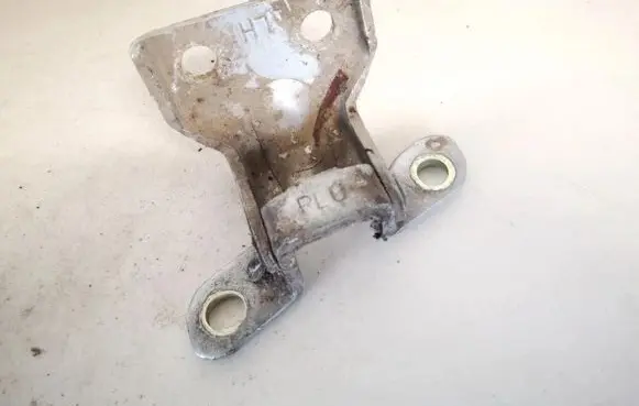 KIA Carens I Rear door lower hinge