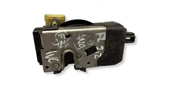 Opel Vectra C Front door lock 24447342